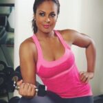 Laila Ali Instagram - 🥊”Prettiest Boxer Of All Time”…that’s what my Daddy used to call me! ❤️🤗 LailaAli.com #SheBeeStingin