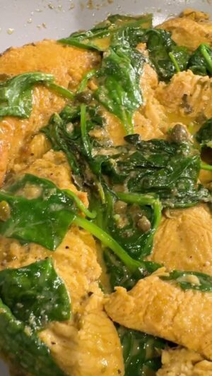 Laila Ali Instagram - 🍋Testing a new recipe~turkey piccata with spinach. I used my new organic Citrus N’ Herb Seasoning Blends and it came out delicious! I will share the recipe soon on my website blog. Sign up to my email list to be alerted when new Laila Ali Spice Blends recipes are available! 🌟LailaAli.com