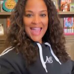 Laila Ali Instagram - 🎁My Holiday Giveaways are happening next week right here! So make sure you visit my page to enter to win! All the details will be posted next week. ❓What items from my shop on shop.LailaAli.com would you like me to include in the giveaways? ❤️LailaAli.com