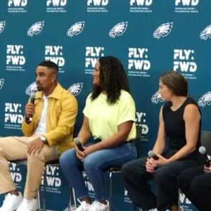 Laila Ali Instagram - ✨On behalf of the @womenssportsfoundation, I had the honor of joining @jalenhurts @carlilloyd @stardana the @philadelphiaeagles and @operationwarm_coatsforkids launch their Fly:FWD mission to get 30,000 sports bras to young female athletes who lack the resources they need to participate in youth sports this fall. We were all proud to see the smiles on the faces of the young girls in attendance who were inspired by our presence and hopefully will going forward knowing that they are not overlooked!❤️