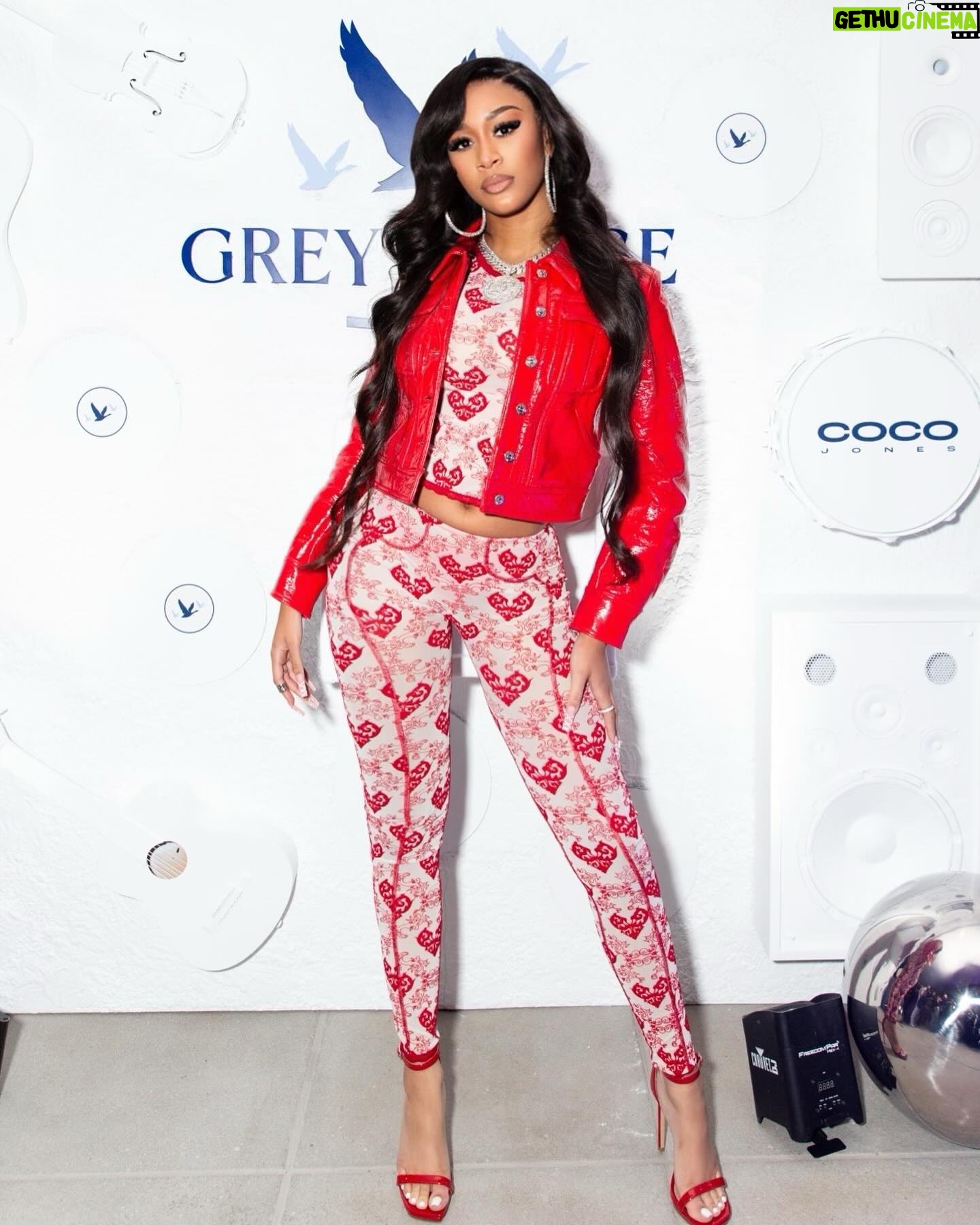 Lakeyah Instagram - Cheers to @cocojones🥂with @greygoose #greygoosepartner #vivelavodka