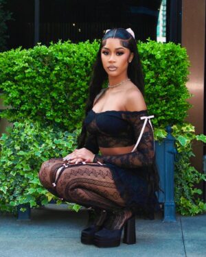 Lakeyah Instagram - Petite but you say I’m a handful 🤲🏽💕 @FashionNova