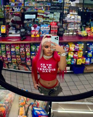 Lakeyah Instagram - Picture that, picture me giving bitches slack ✂️ @fashionnova