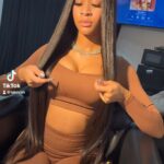 Lakeyah Instagram - Tis the season for bussdown middle parts💋 @rawhouse_extensions