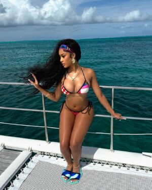 Lakeyah Instagram - Dresscode: bikinis 🫧💖

Wig: @kendrasboutique