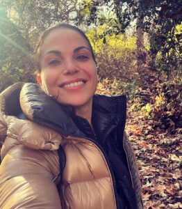 Lana Parrilla Instagram - Happy Friday People!!!! 💃🏽🥂💥 #tgif #potd #happiness #mwah 💋