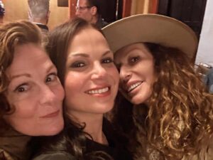 Lana Parrilla Instagram - The outpouring of love & support by family and friends has filled my heart beyond measure! 

Thank you to all who showed up to see ONE OF THE GOOD ONES and for being part of this incredible experience! 
I love you all ❤️🙏🏽

#oneofthegoodones #theatre #pasadenaplayhouse #stage #acting #family #friends #gratitude #supportthearts 🎭