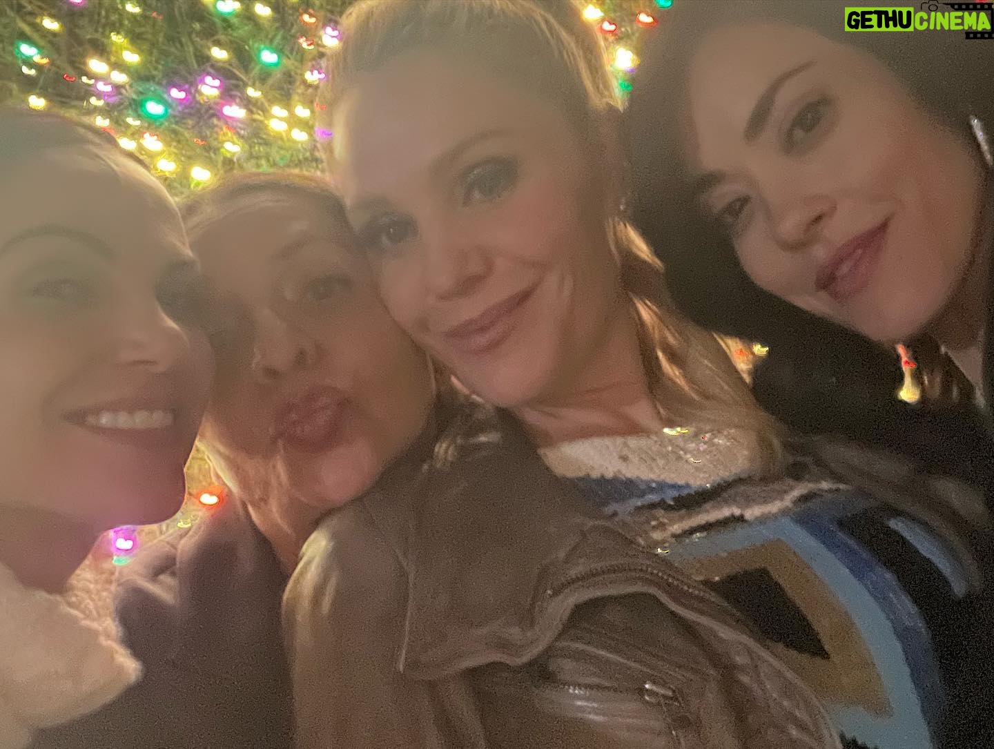 Lana Parrilla Instagram - Why Women Kill A White Christmas with the gorgeous and talented @kerryromalley at the helm! Brava Kerry! You were absolutely exquisite and inspiring tonight!!! There are no words for how much I love these ladies & gents! @allison_tolman @eileen.galindo @thejessicaphillips @janiebryant you ladies were missed tonight! However you live in our hearts so β¦β€οΈππͺ© #whatanight #whywomenkill #gardenclubladies #marccherry π #holidayseason #whitechristmas #snowflakevibes βοΈ #paramountplus #streaming #friendship #womensupportingwomen πͺ #potd