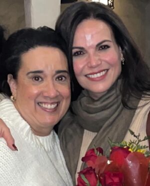 Lana Parrilla Instagram - Well we descended on @pasadenaplayhouse tonight to catch @gloriakellett #oneofthegoodones starring the divine @lanaparrilla @itscarlosgomez @isabella.gomez  @nicogreetham  Lots of great laughs, love, dear friends and good vibes. #theatrematters Here’s to a wonderful run! 🥂🎭 #whywomenkill #ritaandisabel 💃🏻💃🏻