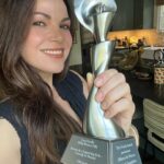 Lana Parrilla Instagram – It’s an honour to welcome this beauty into my home! Thank you @allwomeninmedia & #thegracies for this recognition! I love her!!! ❤️🏆🙏🏽 #bestsupportingactress #comedy #whywomenkill #potd