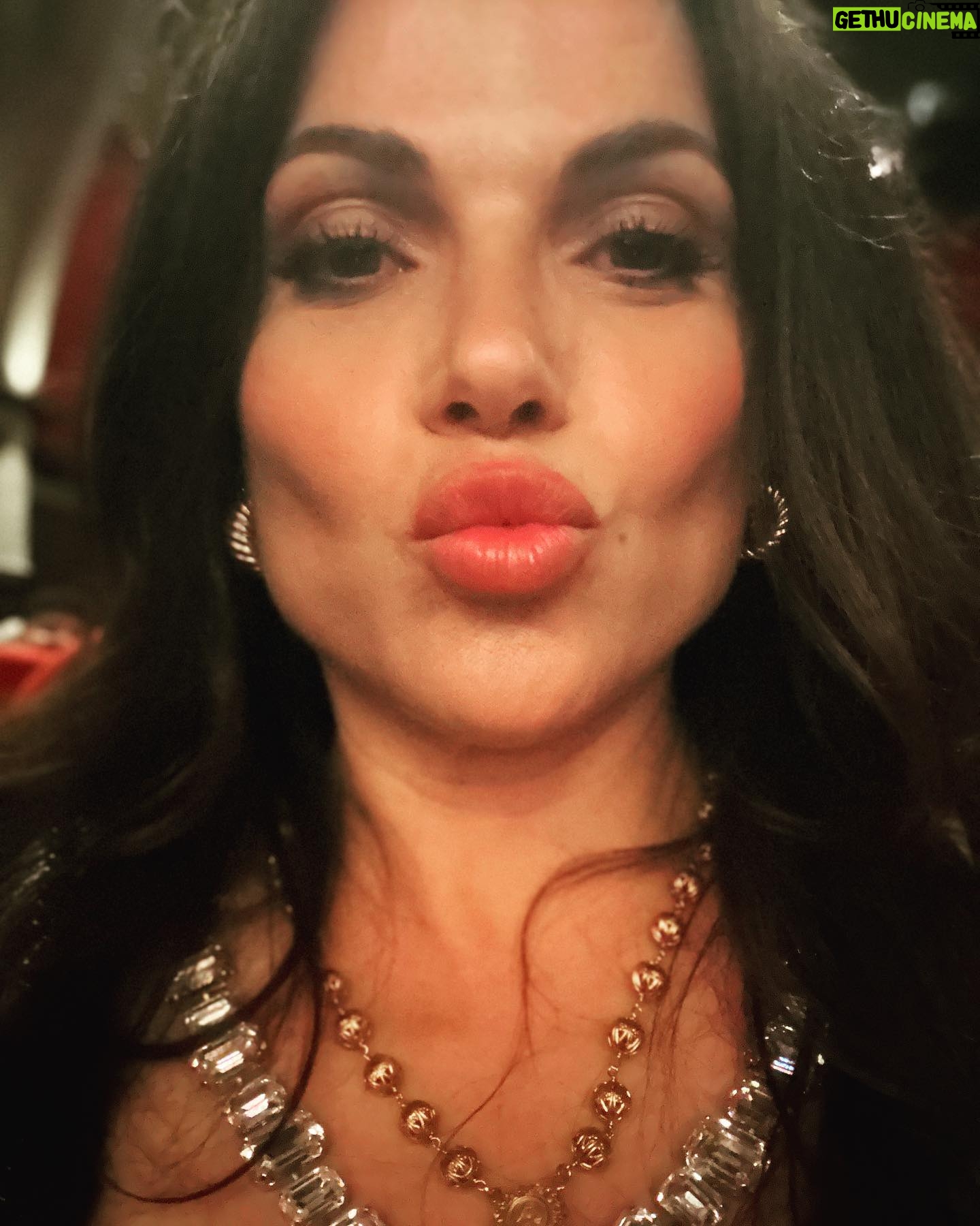 Lana Parrilla Instagram - 🔥 #FlamingHotMovie Premier 🔥 Stylist: @marjanmalakpour 💋 Hair: @christianmarc 💋 Makeup: @adambreuchaud 💋 Dress/shoes/bag/gloves/necklaces: @dolcegabbana Jewelry: @steferejewelry & @dena_kemp #fashion #dolceandgabbana #jewlery #italiangirl #latina #fridaynight