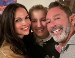 Lana Parrilla Instagram - Continuously moved by the love & support I’ve in my life!! 🥰

A big thank you to my family & friends who keep showing up!!! 🙏🏽❤️ Te quiero todo!! 

#oneofthegoodones #family #friends #theatre #support #love #potd