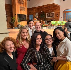 Lana Parrilla Instagram - When the best of both worlds come together! 
My #whywomenkill family meets #oneofthegoodones ❤️

Thank you all for showing up to support me and this production! My heart of so full! I love you all 🙏🏽💋

#womensupportingwomen #friendship #women #theatre #marccherry #potd #gratitude