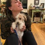 Lana Parrilla Instagram - My new niece Sadie ❤️🐶 I already love her!! Congratulations @laraporzak & Wiggy! She’s purrrrfect 🐾 📷: LP #potd #puppylove #davidblowie