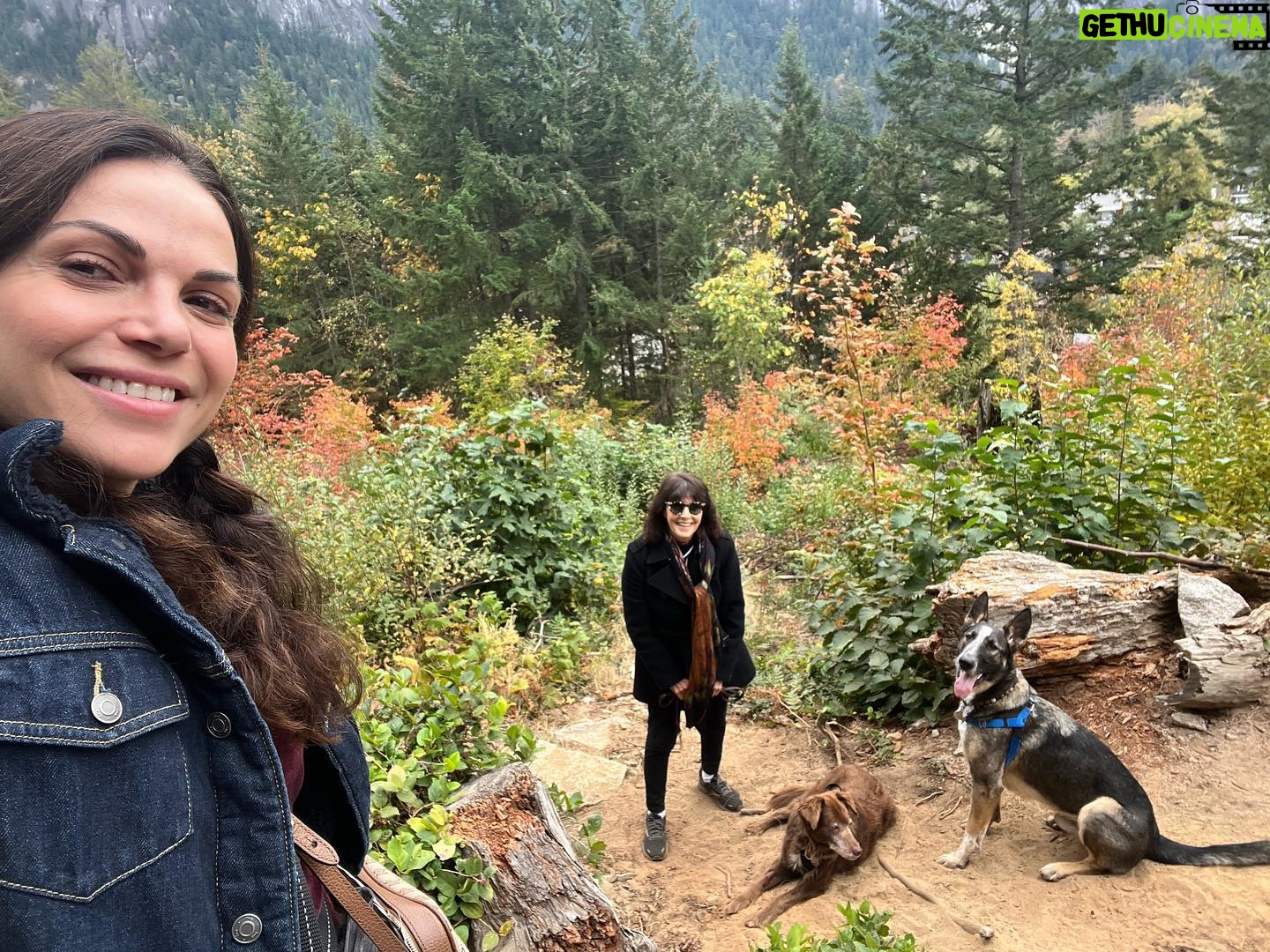 Lana Parrilla Instagram - Mama Dee, pups and me 🍁
