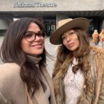 Lana Parrilla Instagram - Theatre days with my girl @goli.samii 🎭 #nationaltheatre #london #theatre #Phaedra #besties #potd