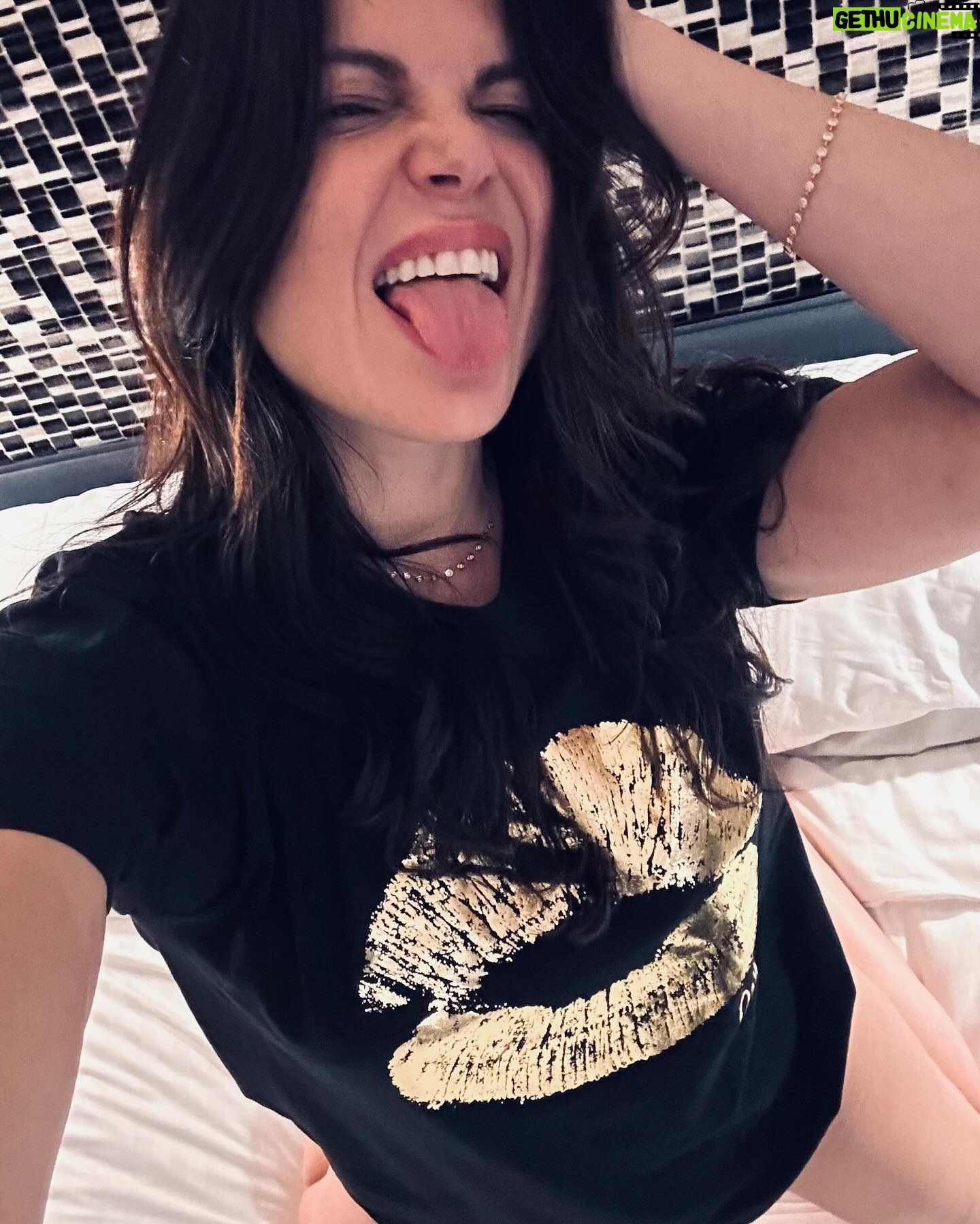 Lana Parrilla Instagram - Diggin’ kissin’? CLICK ON LINK IN BIO if so! @keepitregal_bylp ✨💋✨ Kissin by the streetlight Don’t want to say goodnight Swooning practically spooning Boom! Moon was never so ripe Moment never so right Apple juice kissin Baby we’re blissin - Dee Lite #fashion #merch #lips #mwah #holidayglam #lanaparrilla #teeshirt #letshavefunwithit #REGAL #regals #potd