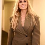 Lara Fabian Instagram - Plus que jamais prête pour La Chanson Secrète ce vendredi sur @tf1 et vous ? Le meilleur reste à venir 🤎
