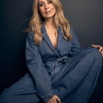 Lara Fabian Instagram – Ceux qui me connaissent savent à quel point j’aime pour toujours les artistes que je photographie. J’ai pleins de belles histoires d’amour et Lara 
@larafabianofficial s’en est toute une!! Pleins de beaux projets à venir! Vous pouvez la trouver sur le cover du @7joursmagazine en kiosques maintenant! 

Styliste @patrickvimbor 
Make-up @marcomarsolaisbeaute 
Hair @dennisvoltan 
Retouches @retoucheclandestine