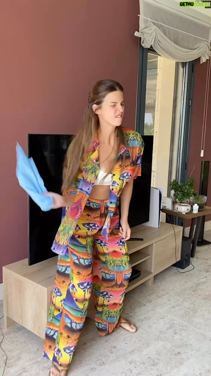 Larissa Gacemer Instagram - Biri telefon elimden alsın hiç bir şey yapamıyorum 😂