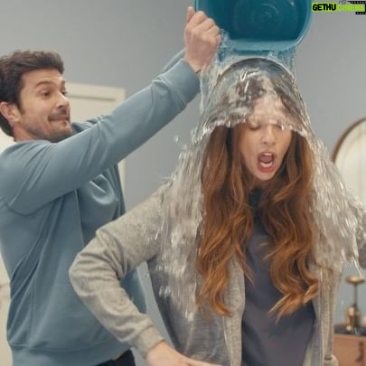 Larissa Gacemer Instagram - Bu su savaşının rövanşı olur @gacemerburak ! 😂Neyse ki @lovayatak alez su geçirmiyor! #işbirliği