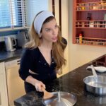 Larissa Gacemer Instagram – Günde ortalama 4-5 defa 0800 ler arayınca ben… 😵‍💫🤪