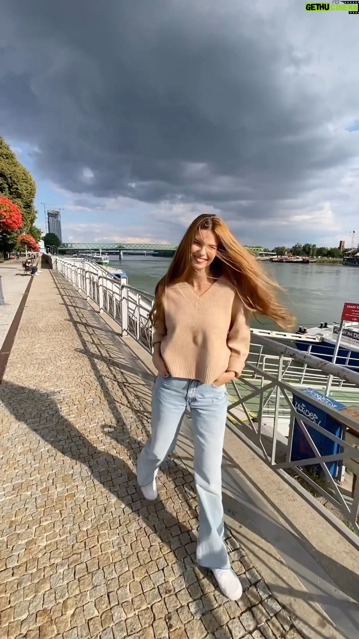Larissa Gacemer Instagram - 📍Bratislava dan selam 🙋🏻♀️ çok şirin ve sakın bir yere 🫶🏻✅ #travel #bratislava @gacemerburak
