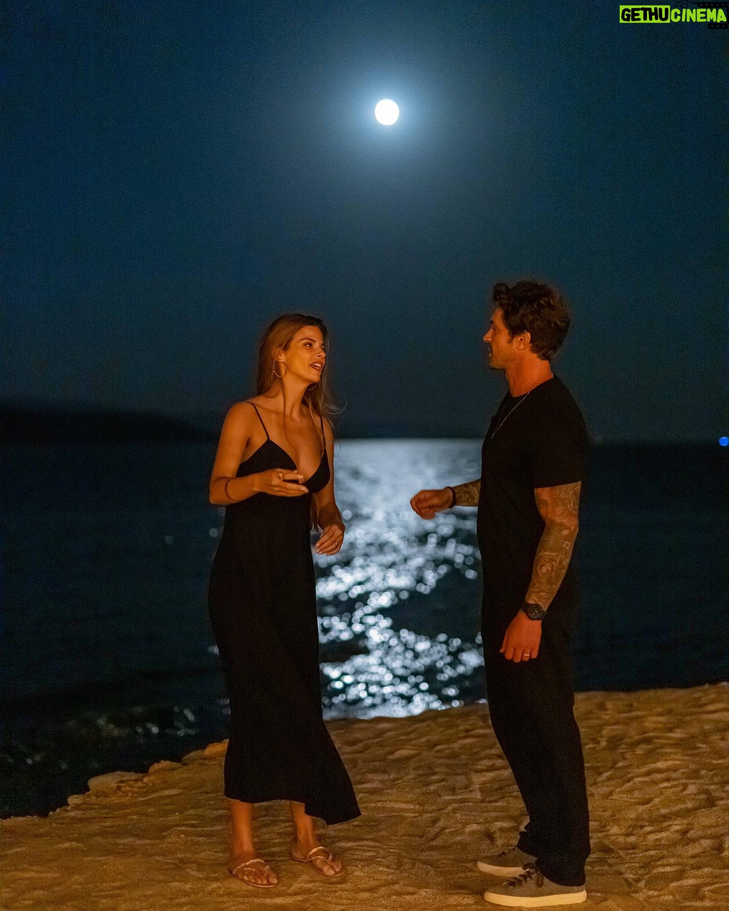 Larissa Gacemer Instagram - Nasıl güzel bir gece seninle ❤️ @gacemerburak #fullmoon #love