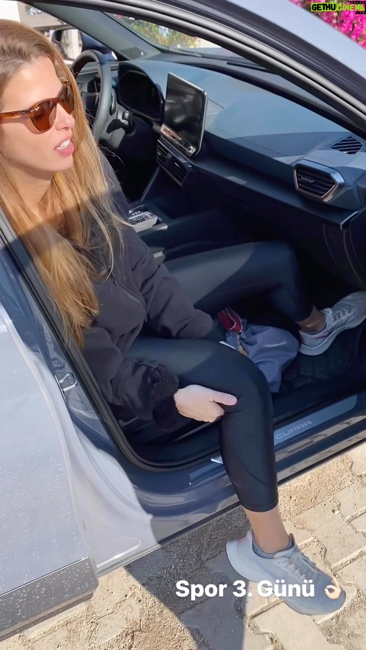 Larissa Gacemer Instagram - Bu sene en az 10 defa spor başladım… çok güzel bir şey 🙄