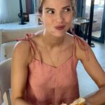 Larissa Gacemer Instagram – Daha az ekmek yicem diye içini çıkarıp ama… 😂😂😂