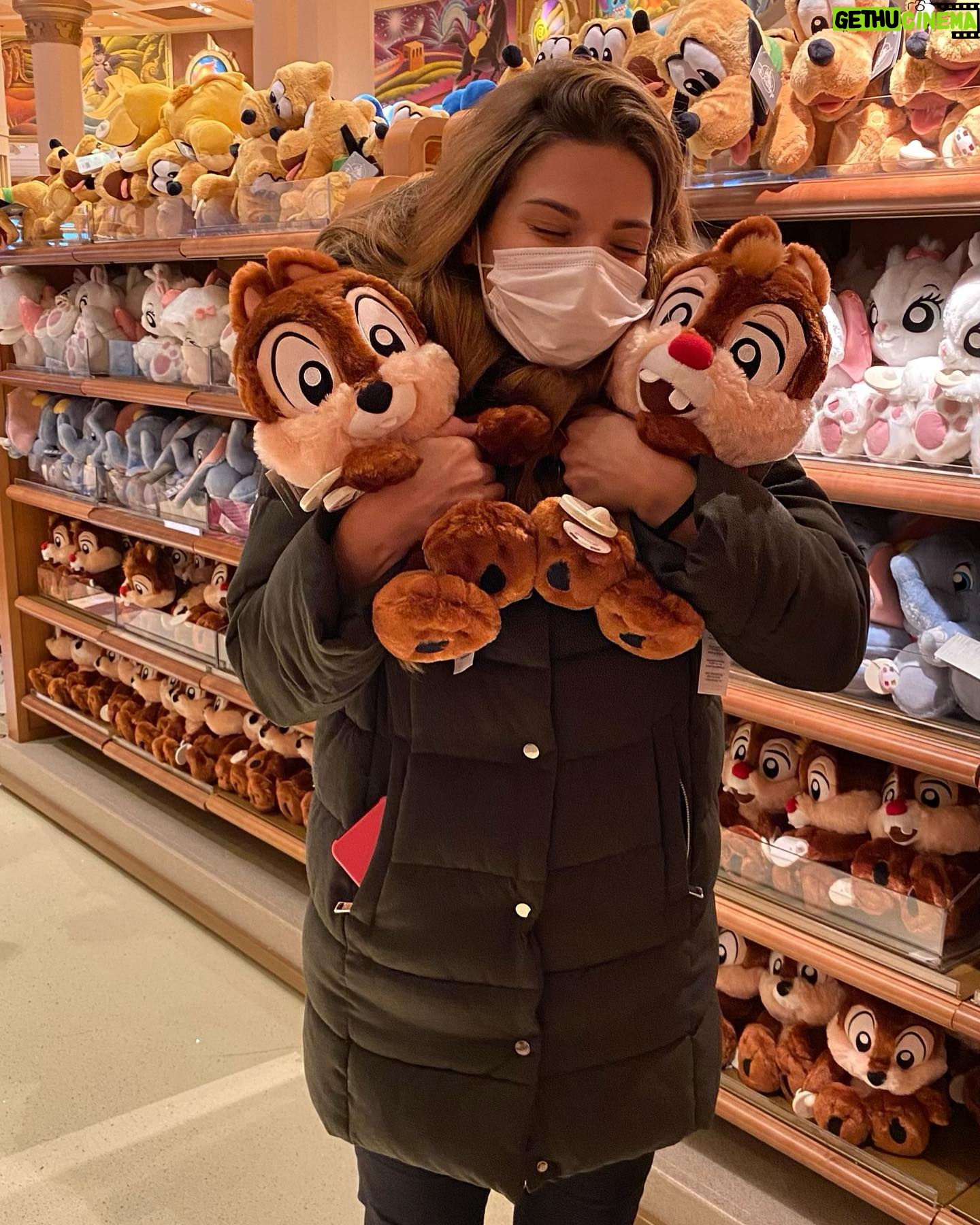 Larissa Gacemer Instagram - Heeling my inner child 😁♥️