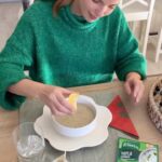 Larissa Gacemer Instagram - Güzel insanlar kışın bu soğuk havalar için birebir çok pratik ve lezzetli bir önerim var size; Knorr Çorbalar💚 Evde yemek yapmak gerekli malzeme olmadığında ya da dışarıya yemek yemeğe çıkmak canınız istemediğinde çok rahat ve kurtarıcınız oluyor. Her an için nefis ve doyurucu, kaliteli malzemelerle hazırlanmış çeşit çeşit çorba bulabilirsiniz. Ben Knorr’un Yayla çorbasını çok seviyorum ve daha da lezzetlendirmek için terbiyesini kendim hazırladım siz de istediğiniz gibi Knorr Çorba tariflerini kişiselleştirebilirsiniz. Şimdiden afiyet olsun. @knorrturkiye #işbirliği