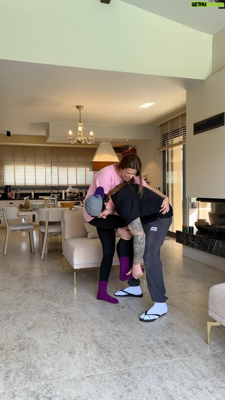 Larissa Gacemer Instagram - Cumartesi aktiviteleri πππ biri elimizden telefonu alsΔ±n acil