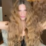 Larissa Gacemer Instagram - Hangi saç modeli sizce daha çok yakıştı söyleyin bakalım 😂 Saç şekillendirmek için kullandığım tüm malzemeleri Hepsiburada’dan aldım ve siz de hepsini hikayemde bulabilirsiniz 🥰 @hepsiburada #işbirliği
