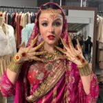 Larissa Manoela Instagram - Há 2 anos atrás eu já tava na trend 💁🏻‍♀️🇮🇳❤️ #asokamakeup