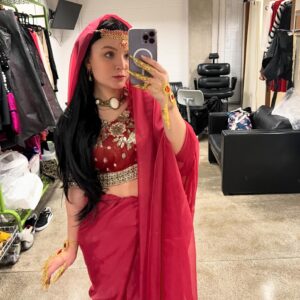Larissa Manoela Instagram - Há 2 anos atrás eu já tava na trend 💁🏻‍♀️🇮🇳❤️ #asokamakeup