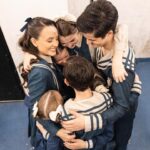 Larissa Manoela Instagram – Hoje tem mais @novicarebeldebr na nossa Áustria brasileira @teatroriachuelorio 🏔️❤️
Te espero na sessão das 19h 🎭