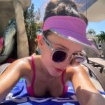 Larissa Manoela Instagram - Domingo de sol antes do trabalho 🩵☀️🩷