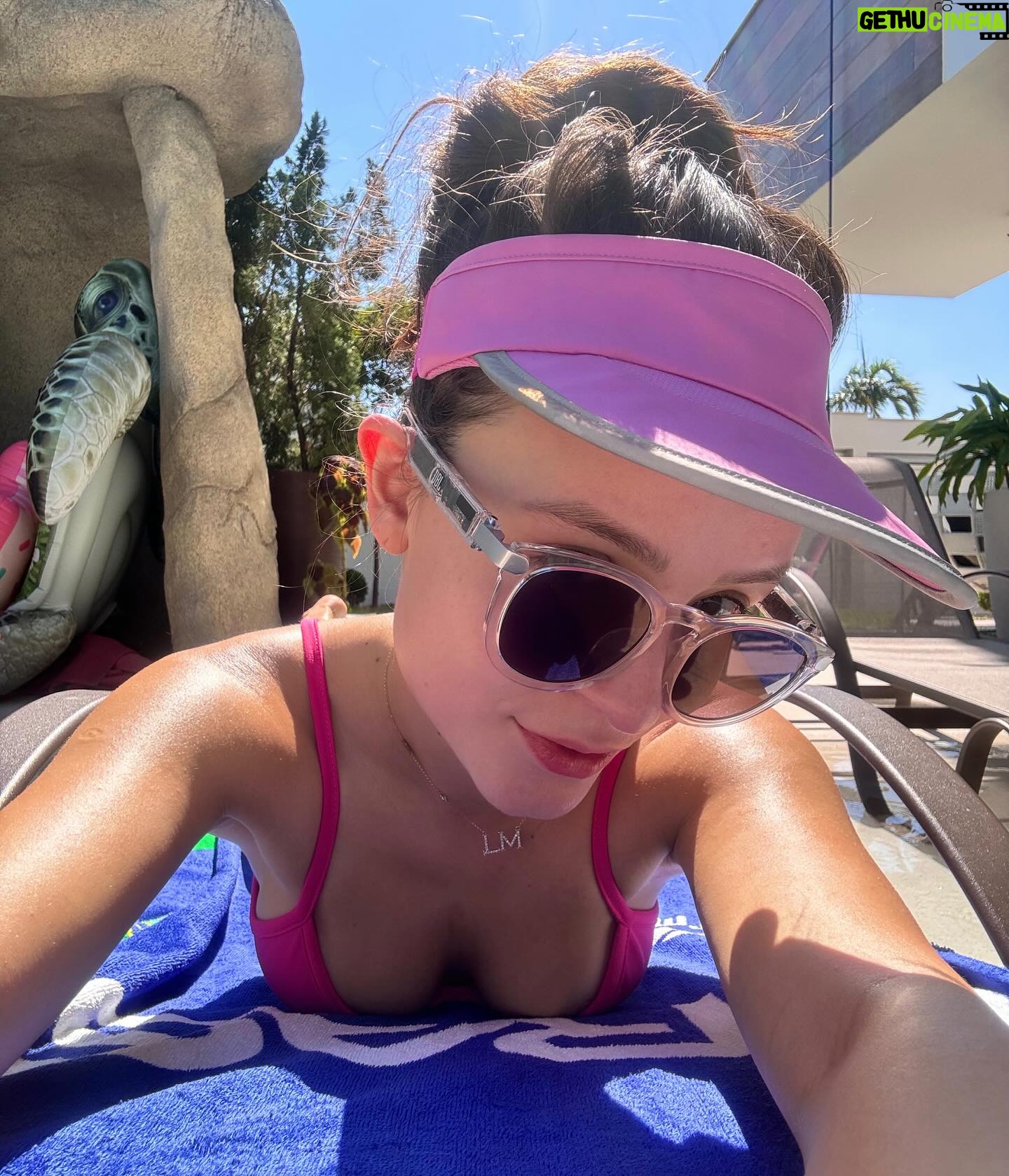 Larissa Manoela Instagram - Domingo de sol antes do trabalho 🩵☀️🩷