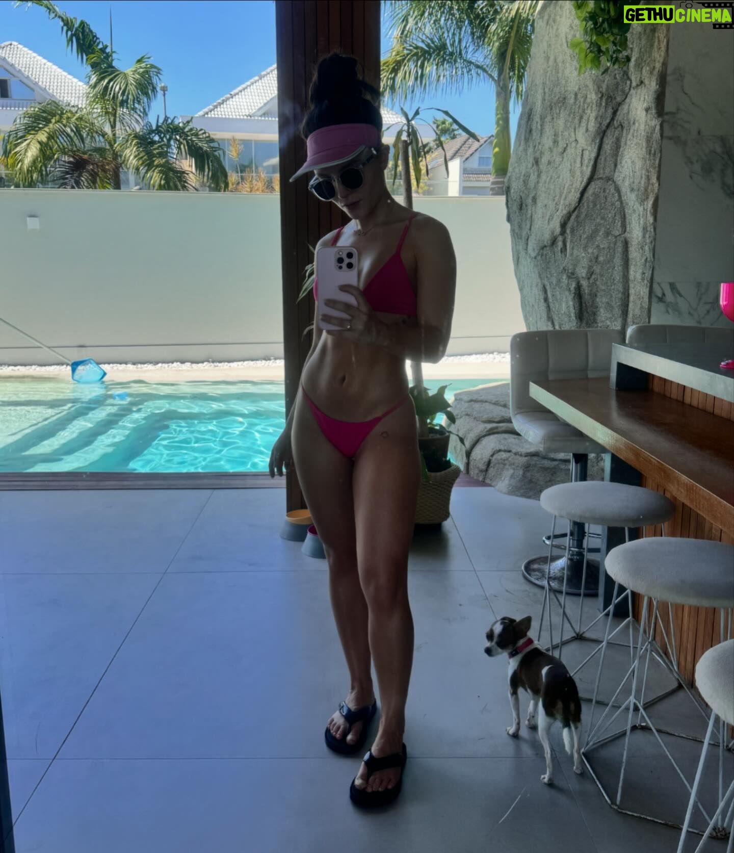 Larissa Manoela Instagram - Domingo de sol antes do trabalho 🩵☀️🩷
