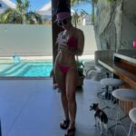 Larissa Manoela Instagram - Domingo de sol antes do trabalho 🩵☀️🩷