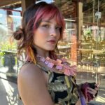 Larissa Manoela Instagram – Tbt 1 ano atrás, vivendo minha Penélope e transformando a vida em arte ❤️‍🔥 “Traição Entre Amigas” ainda sem data de estreia mas com a certeza de que é um filmão que chega em breve pra vocês 🎬