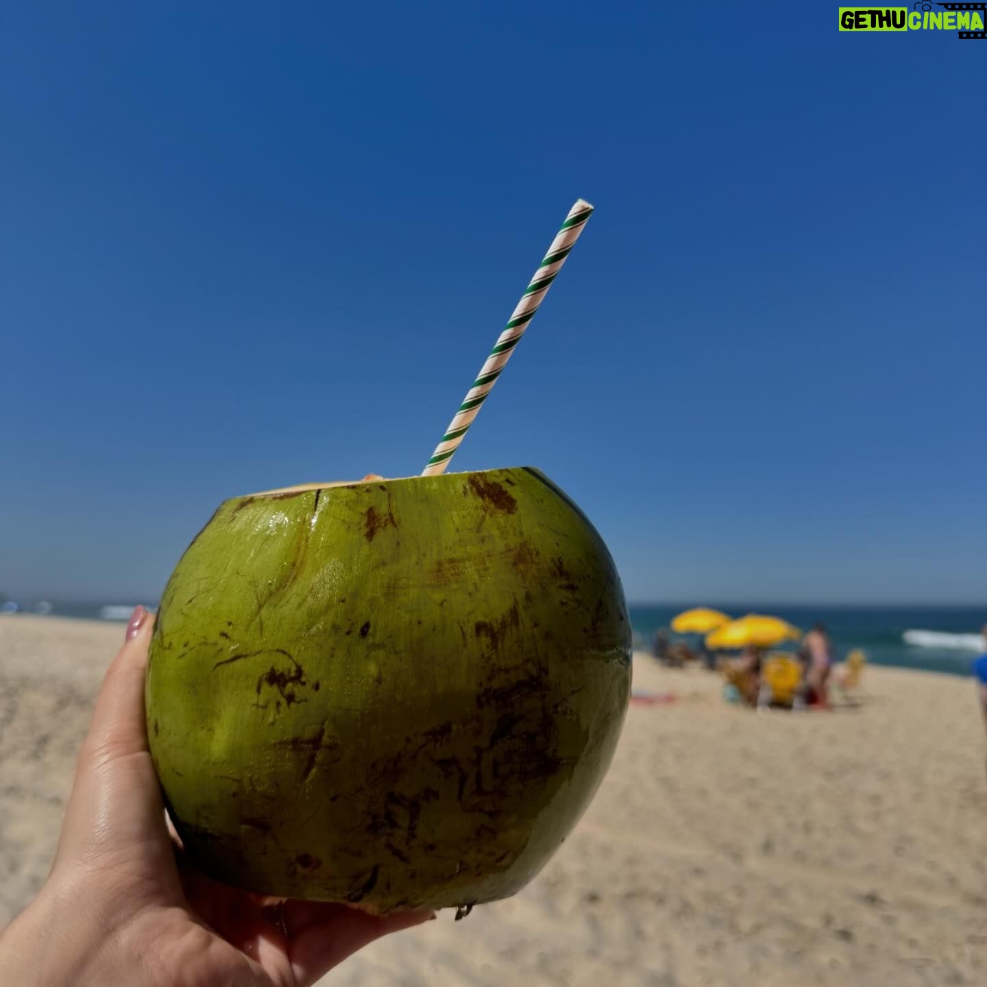 Larissa Manoela Instagram - Iniciando a semana da melhor maneira 🩵🌴🌊