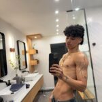 Larray Instagram - felt sexy, might delete 😝