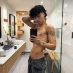 Larray Instagram - felt sexy, might delete 😝