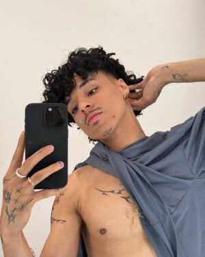 Larri Merritt Instagram - felt sexy, might delete 😝