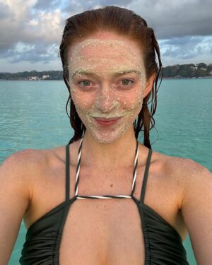 Larsen Thompson Instagram - the year of new beginnings🫶🏼
your value and gift to this world is uniquely yours and I’m so excited to step into this new year with joy & excitement for what lies ahead! I love you all so much and I’m thankful we have each other💖
Happy New Year, let’s go 2024!!!