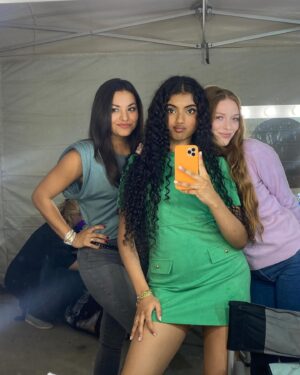 Larsen Thompson Instagram - stick together. #sundaysfromset

#TarotMovie is exclusively in theaters this May.