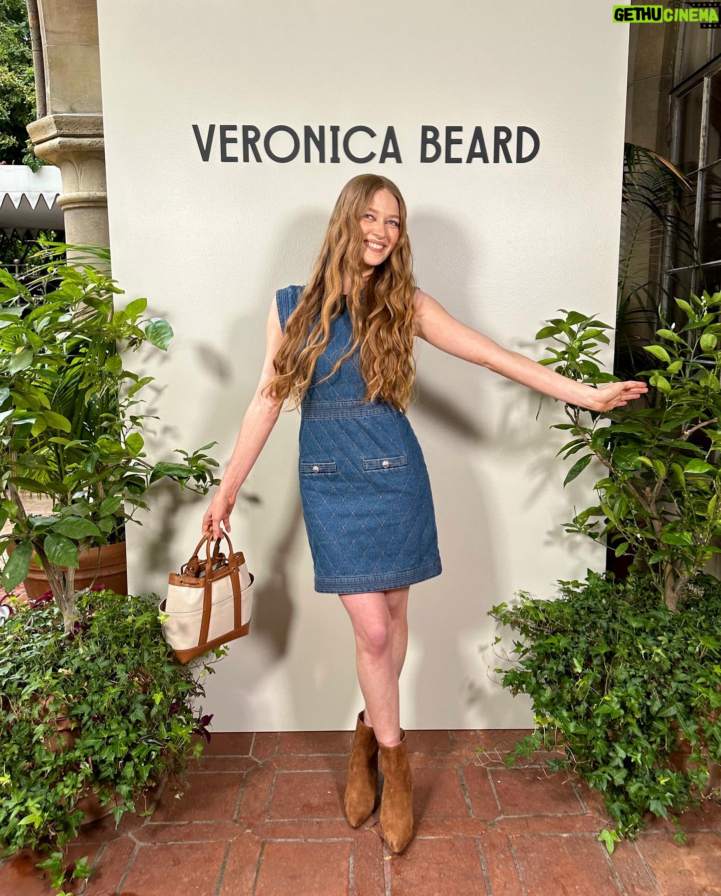 Larsen Thompson Instagram - A peek into my lovely morning spent with @veronicabeard and so many other beautiful women✨🥰 #MyVeronicaBeardBag #VeronicaBeardHandbags