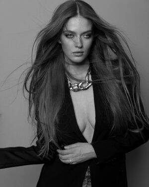 Larsen Thompson Instagram - a series with the visionary that is @manfredbaumann🖤 
makeup: @nellybaumann